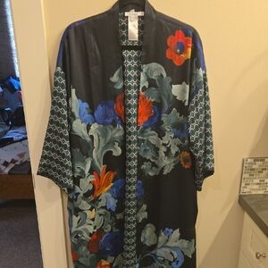 Chico's Black and Blue Kimono with Elegant Design